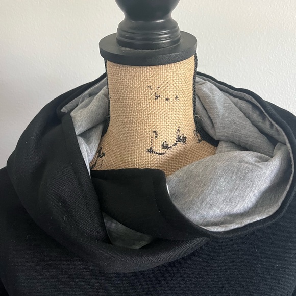 Batman Women’s fleece Sweatshirt hoodie - Picture 3 of 4